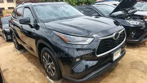 Toyota Highlander XLE 2022 Black