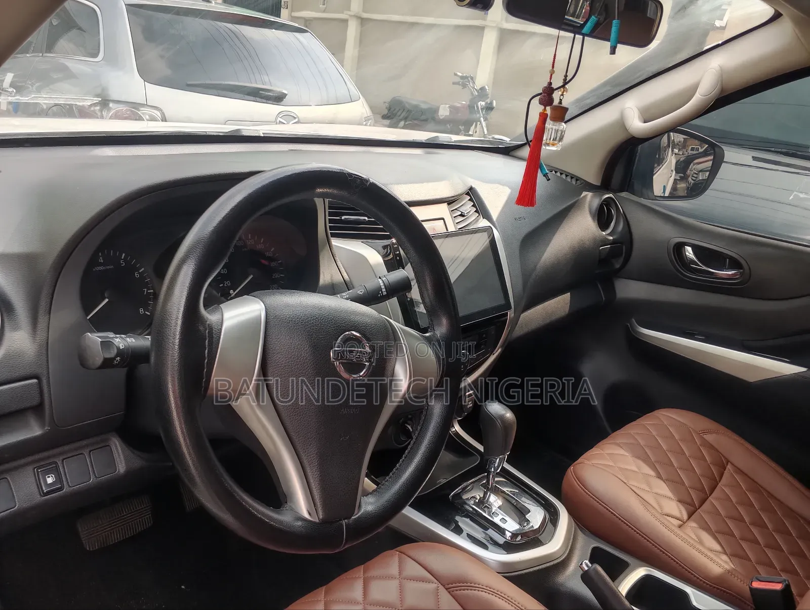 Nissan Navara 2019 Silver