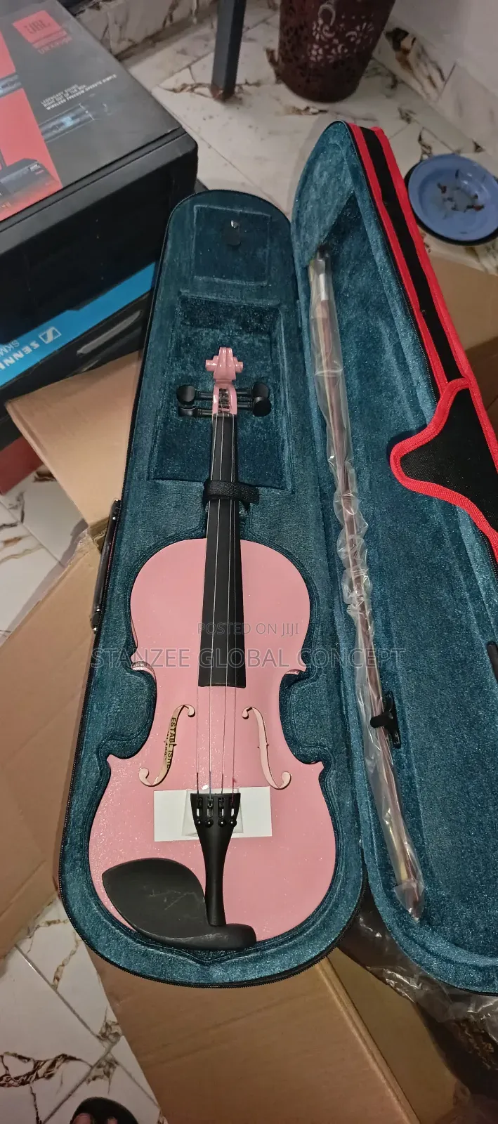 Yamaha 4/4 Pink Violin
