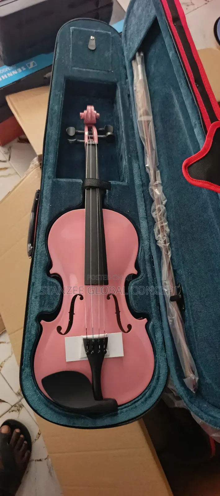 Yamaha 4/4 Pink Violin