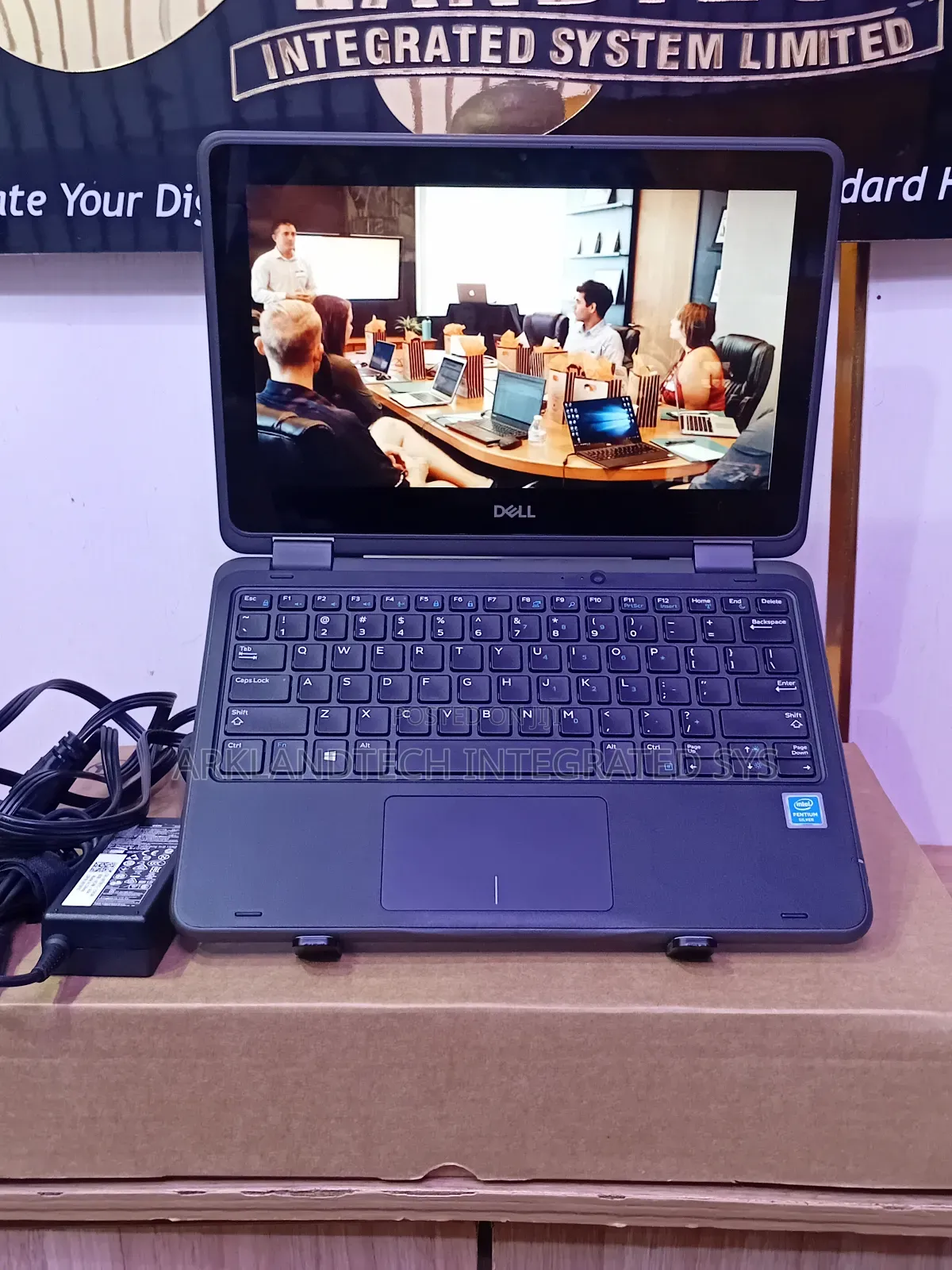 Laptop Dell Latitude 2100 8GB Intel Pentium SSD 128GB