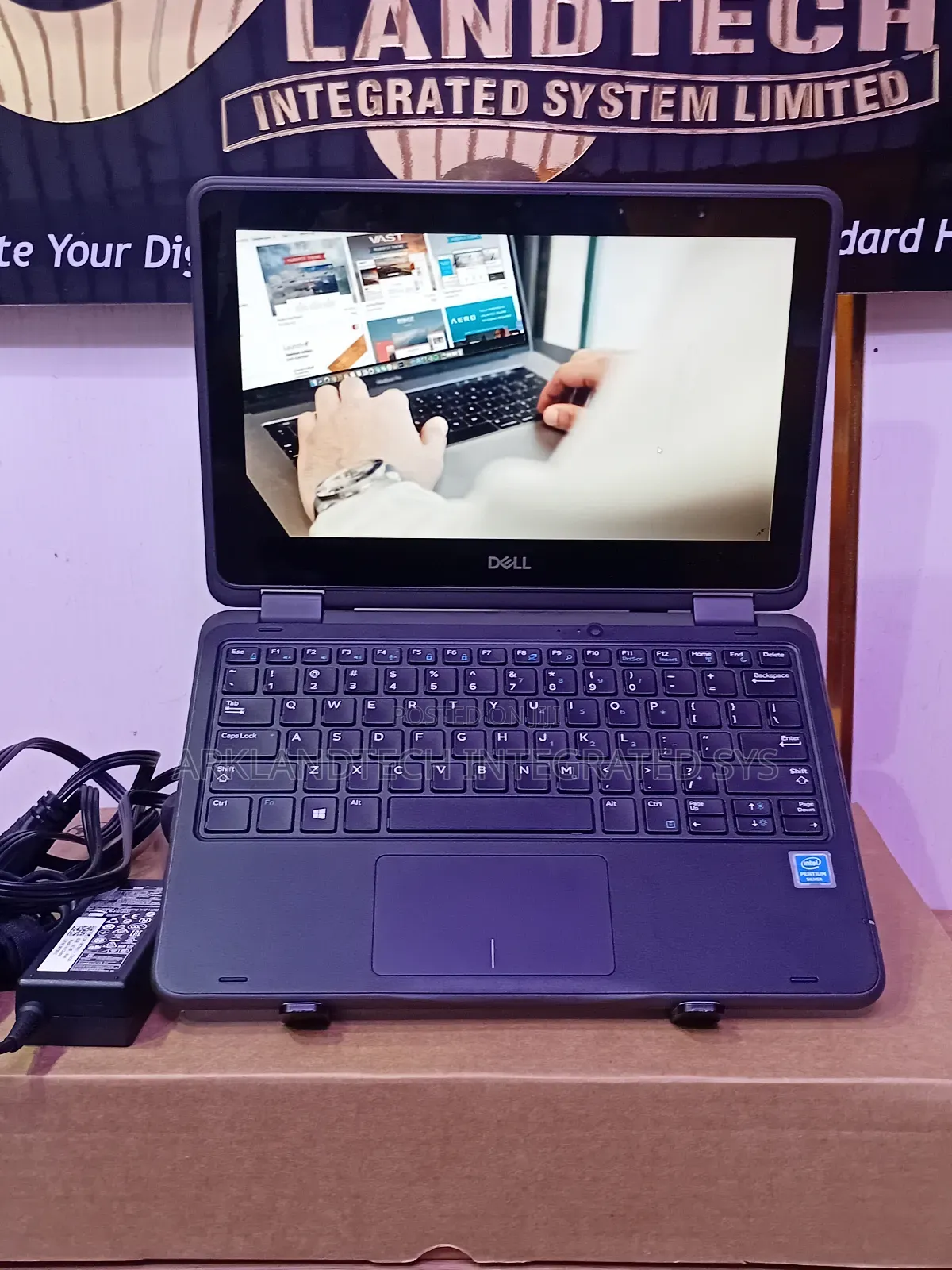 Laptop Dell Latitude 2100 8GB Intel Pentium SSD 128GB
