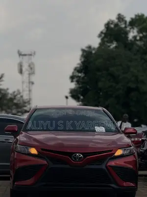 Toyota Camry SE 2021 Red