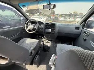 Toyota HiAce 2002 Blue