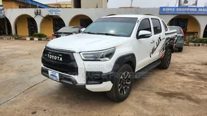 Toyota Hilux 2023 White