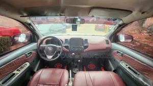 Toyota Hilux 2023 White
