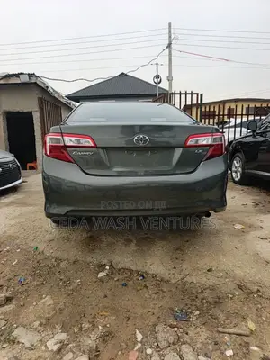 Toyota Camry SE 4dr Sedan (2.5L 4cyl 6A) 2013 Gray
