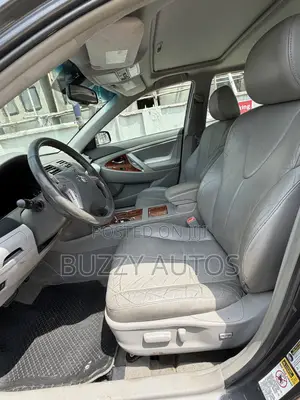 Toyota Camry XLE V6 4dr Sedan (3.5L 6cyl 6A) 2011 Gray