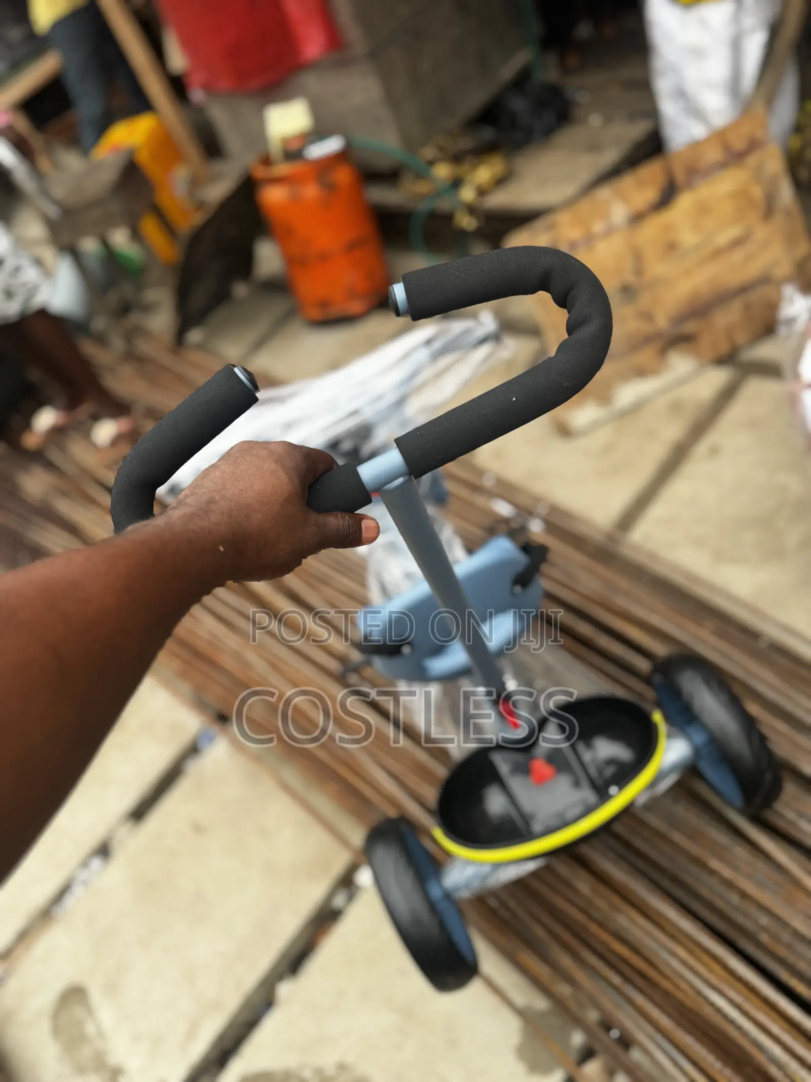 Kids' Tricycle With a Handle for Parent