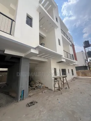 3bdrm Apartment in An Estate, Dawaki for rent