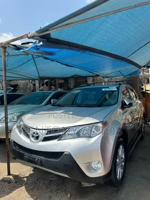 Toyota RAV4 Limited 4dr SUV AWD (2.5L 4cyl 6A) 2014 Silver