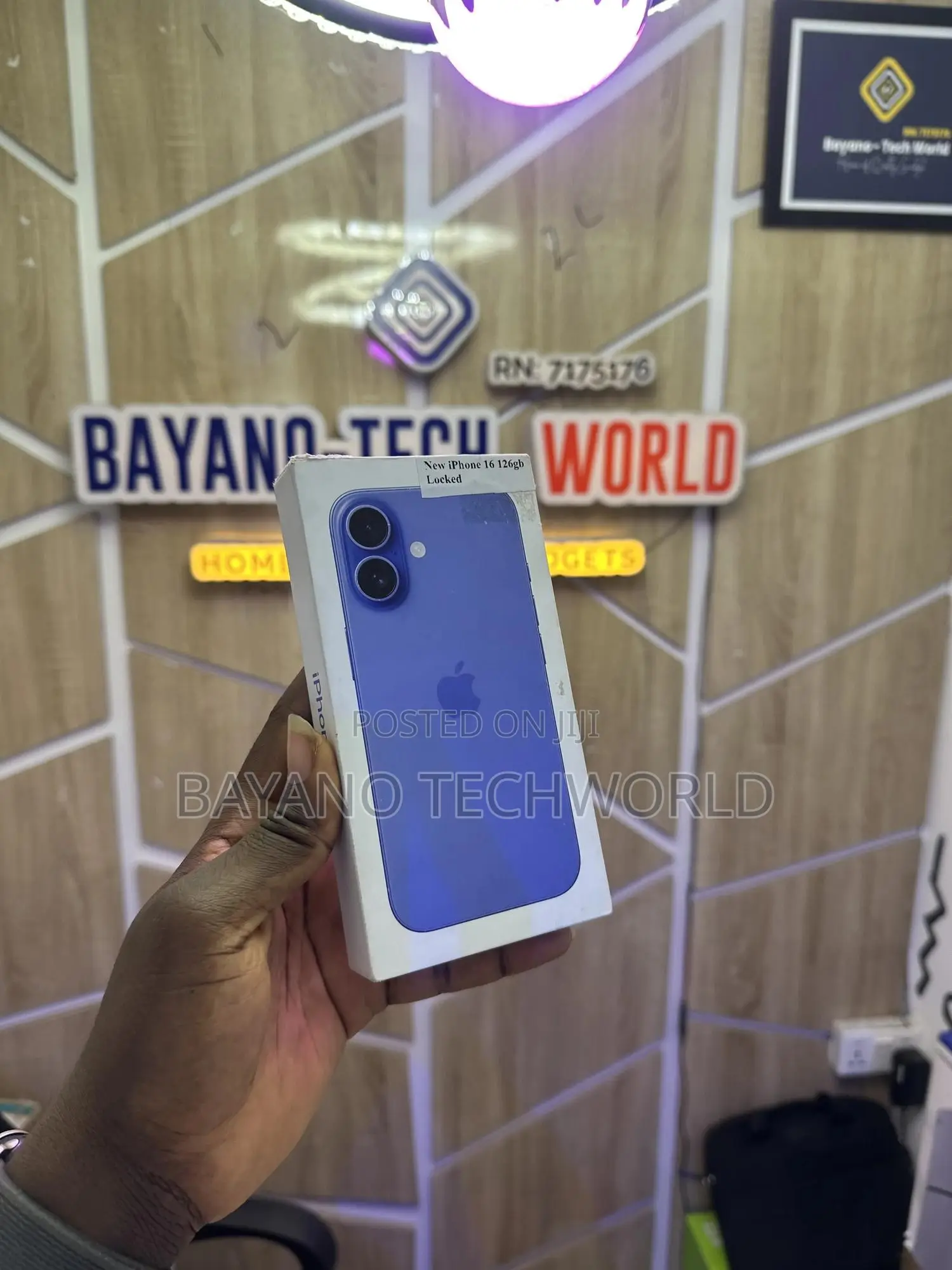 New Apple iPhone 16 128 GB Blue