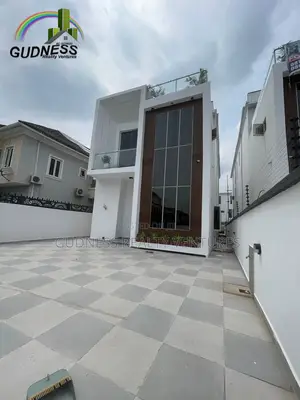5bdrm Apartment in Chevron for sale