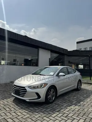 Hyundai Elantra SE Sedan FWD (2.0L 4cyl 6M) 2017 Silver