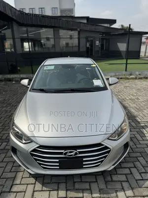 Hyundai Elantra SE Sedan FWD (2.0L 4cyl 6M) 2017 Silver