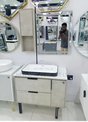 England Single Cabinet With Complete Frame And Mirror