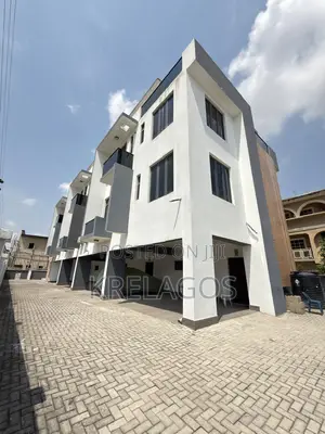 5bdrm Duplex in Thomas Estate for sale