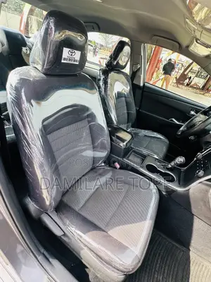 Toyota Camry LE 4dr Sedan (2.5L 4cyl 6A) 2015