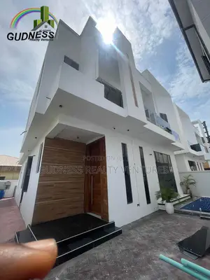 5bdrm Duplex in Chevron for sale