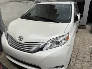 Toyota Sienna Limited 7 Passenger 2010 White