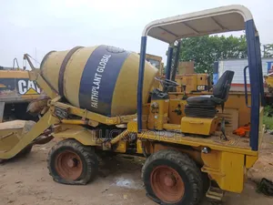 2 Cubic Selfloader Concrete Mixer for Sale
