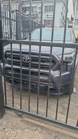 Toyota Tacoma SR5 Double Cab 6' Bed AT 2024 Gray
