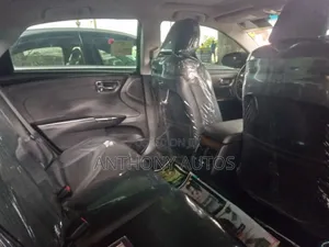 Toyota Avalon Limited Sedan FWD (3.5L 6cyl 6A) 2012 Black