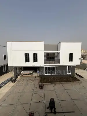 3bdrm Block of Flats in Lugbe District for rent