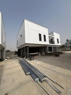 3bdrm Block of Flats in Lugbe District for rent