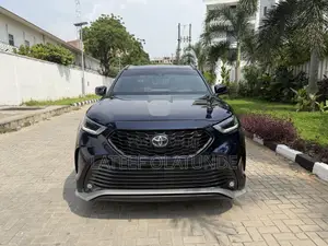 Toyota Highlander XSE 2022 Blue