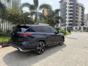 Toyota Highlander XSE 2022 Blue