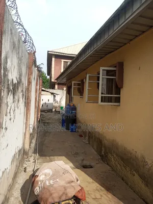 3bdrm Bungalow in Secured Area, Oke-Afa for sale