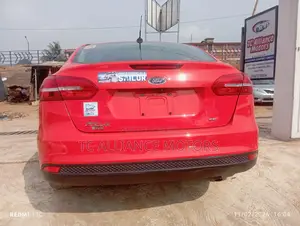 Ford Focus SE Sedan FWD (1.0L 3cyl 6M) 2017 Red