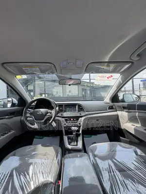Hyundai Elantra SE Sedan FWD (2.0L 4cyl 6M) 2017 Silver