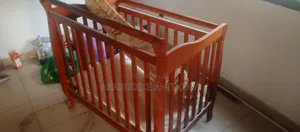 Ued Baby Cot