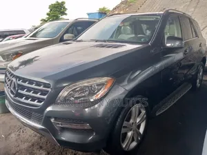 Mercedes-Benz M Class ML350 4MATIC 4dr SUV AWD (3.5L 6cyl 7A) 2015 Gray