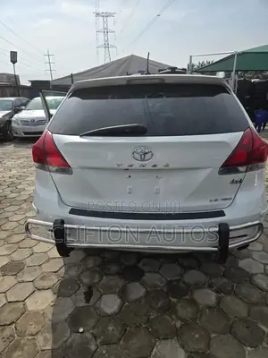 Toyota Venza LE AWD 2013 White