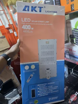 Akt 400w Solar Street Light 3 Bulbs With Remote Control