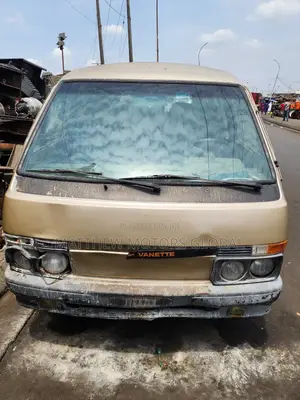 Nissan Vanette 1994 Gold