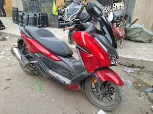 Honda Forza 2022 Red