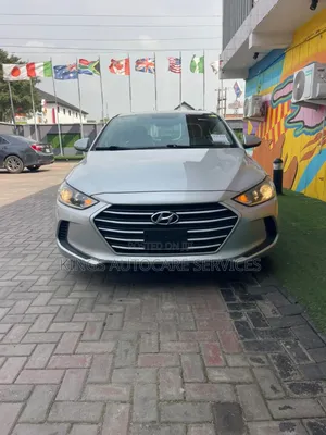 Hyundai Elantra SE Sedan FWD (2.0L 4cyl 6M) 2017 Silver
