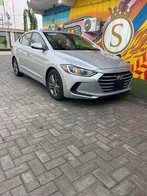Hyundai Elantra SE Sedan FWD (2.0L 4cyl 6M) 2017 Silver