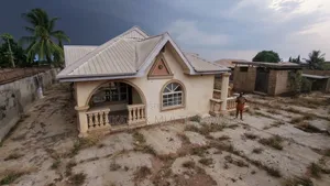 4bdrm Bungalow in Awolowo, Ilorin South for sale