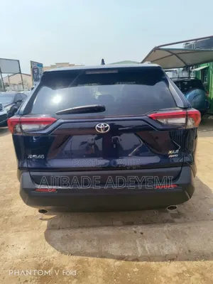 Toyota RAV4 2021 Blue