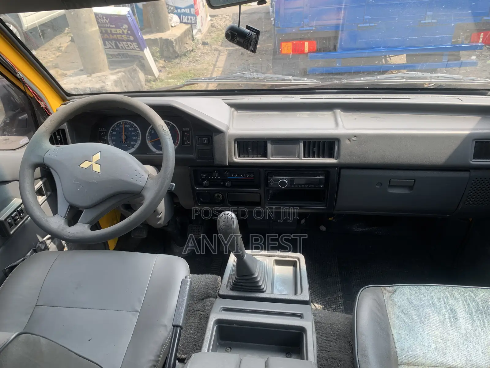 Mitsubishi Delica 2014 Yellow