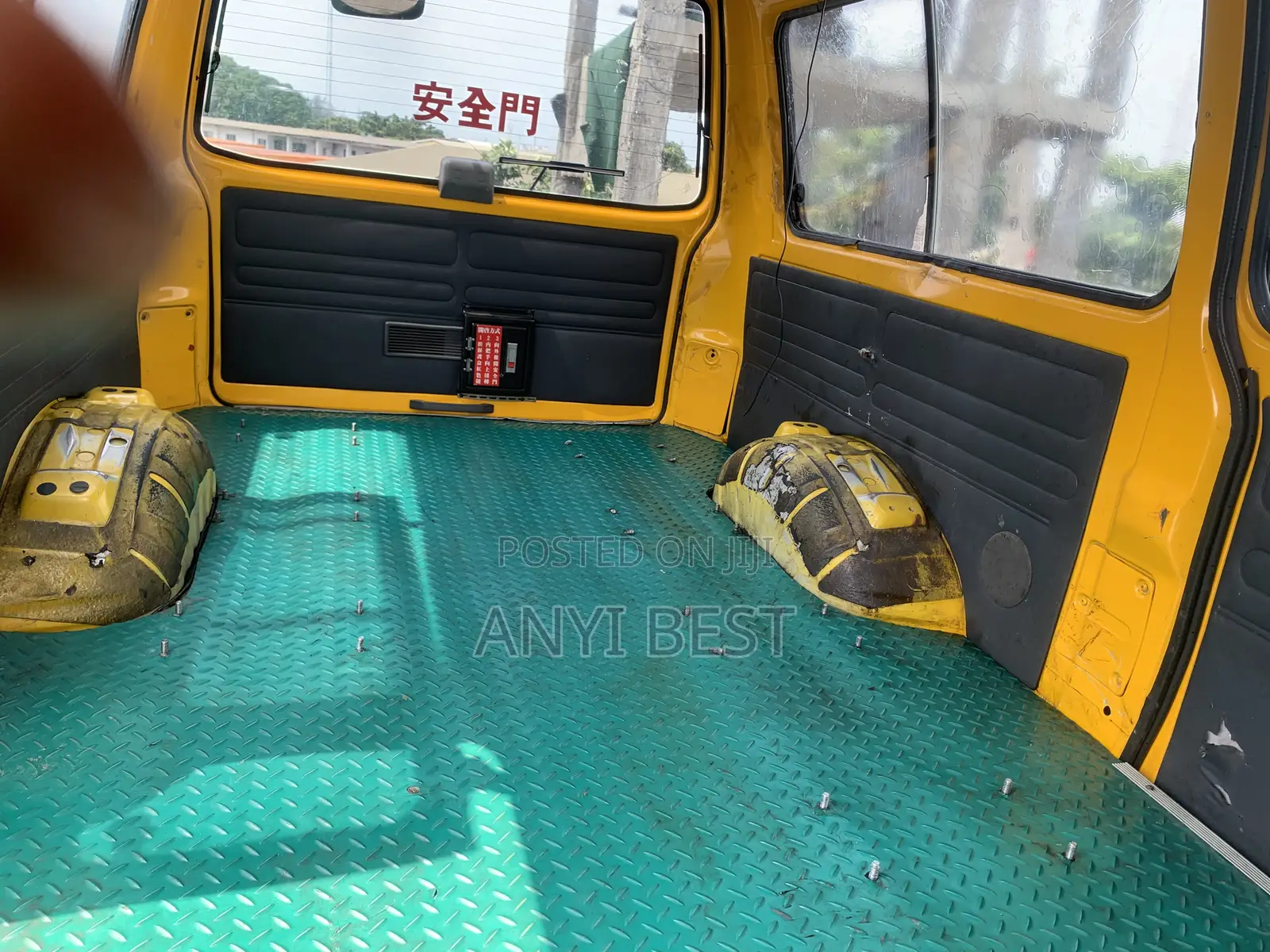 Mitsubishi Delica 2014 Yellow