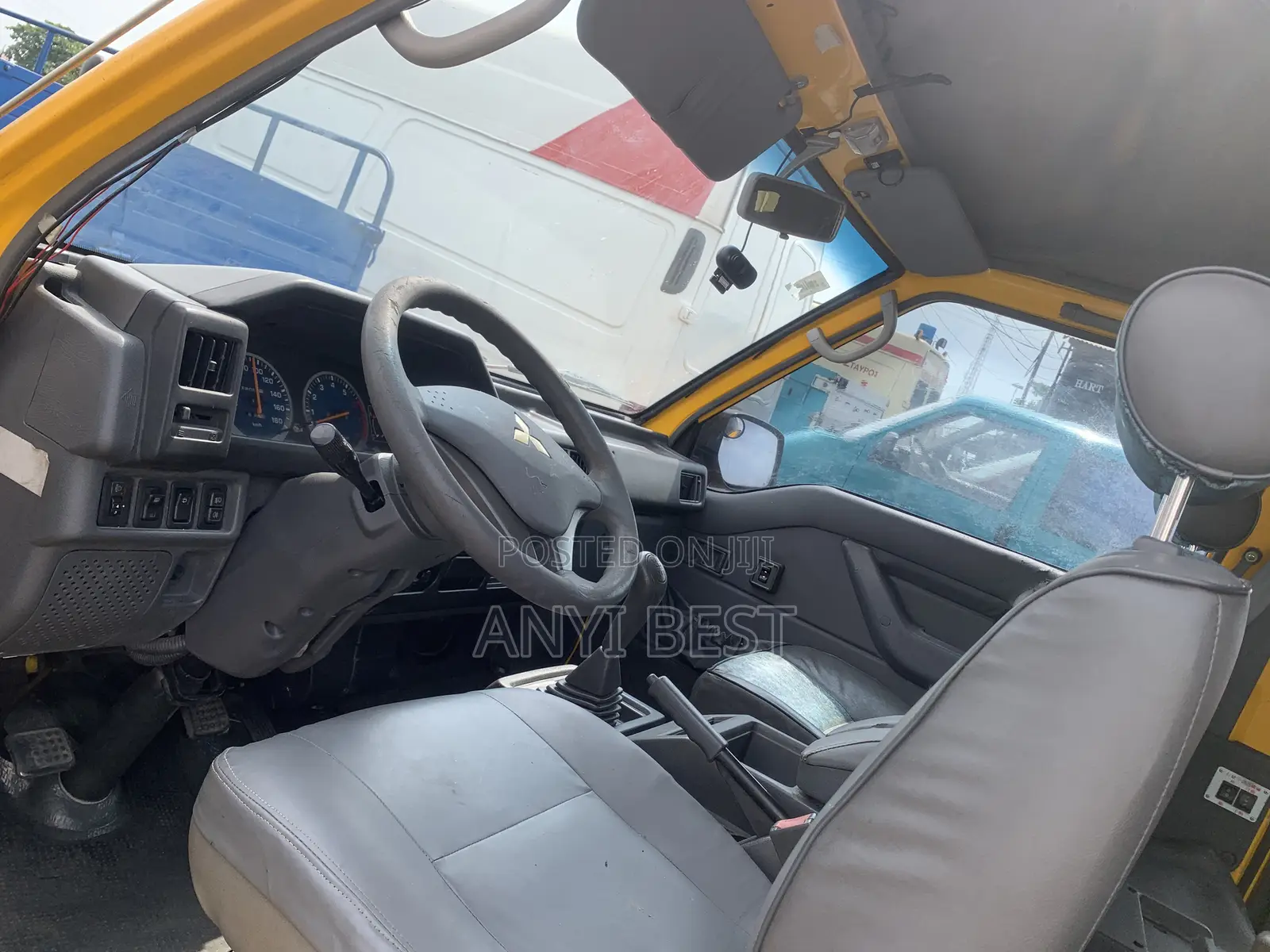 Mitsubishi Delica 2014 Yellow
