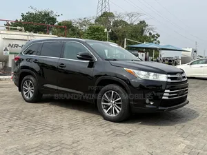 Toyota Highlander XLE 4x4 V6 (3.5L 6cyl 8A) 2017 Black