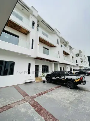 2bdrm Block of Flats in Idado Estate, Chevron for sale