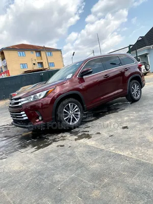 Toyota Highlander XLE 4x4 V6 (3.5L 6cyl 8A) 2018 Burgundy